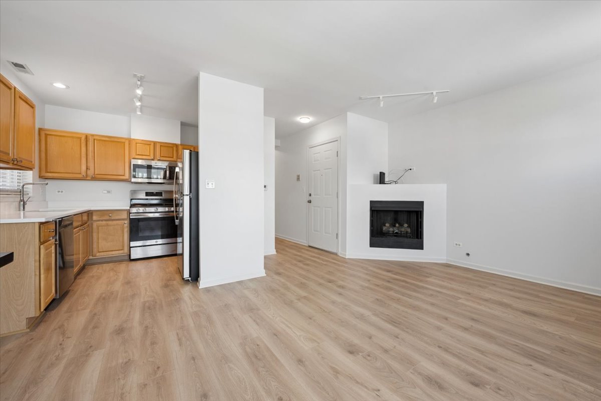 4th image of 1341 N Halsted St, Chicago, IL 60642
