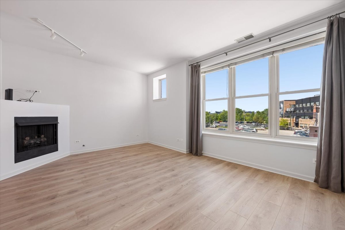 2nd image of 1341 N Halsted St #3N, Chicago, IL 60642 | MLS# 12706629