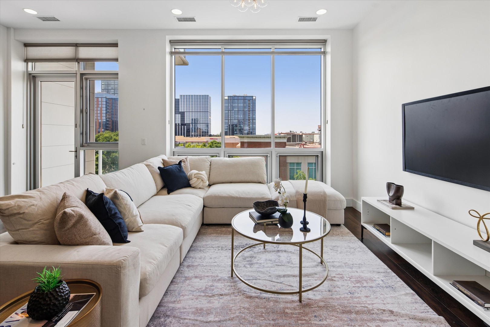 4th image of 1124 W Adams St, Chicago, IL 60607