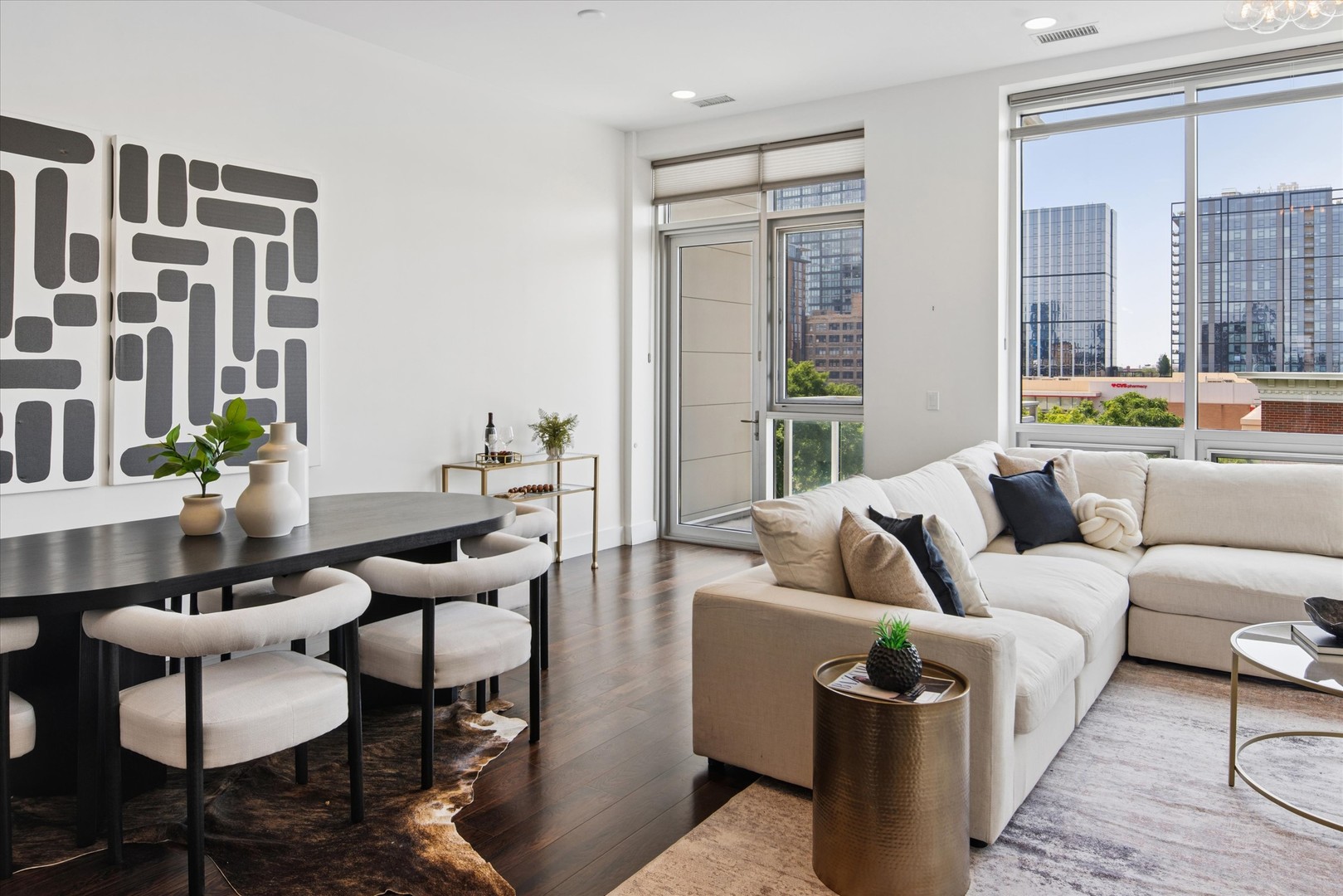 2nd image of 1124 W Adams St #5E, Chicago, IL 60607 | MLS# 12706631