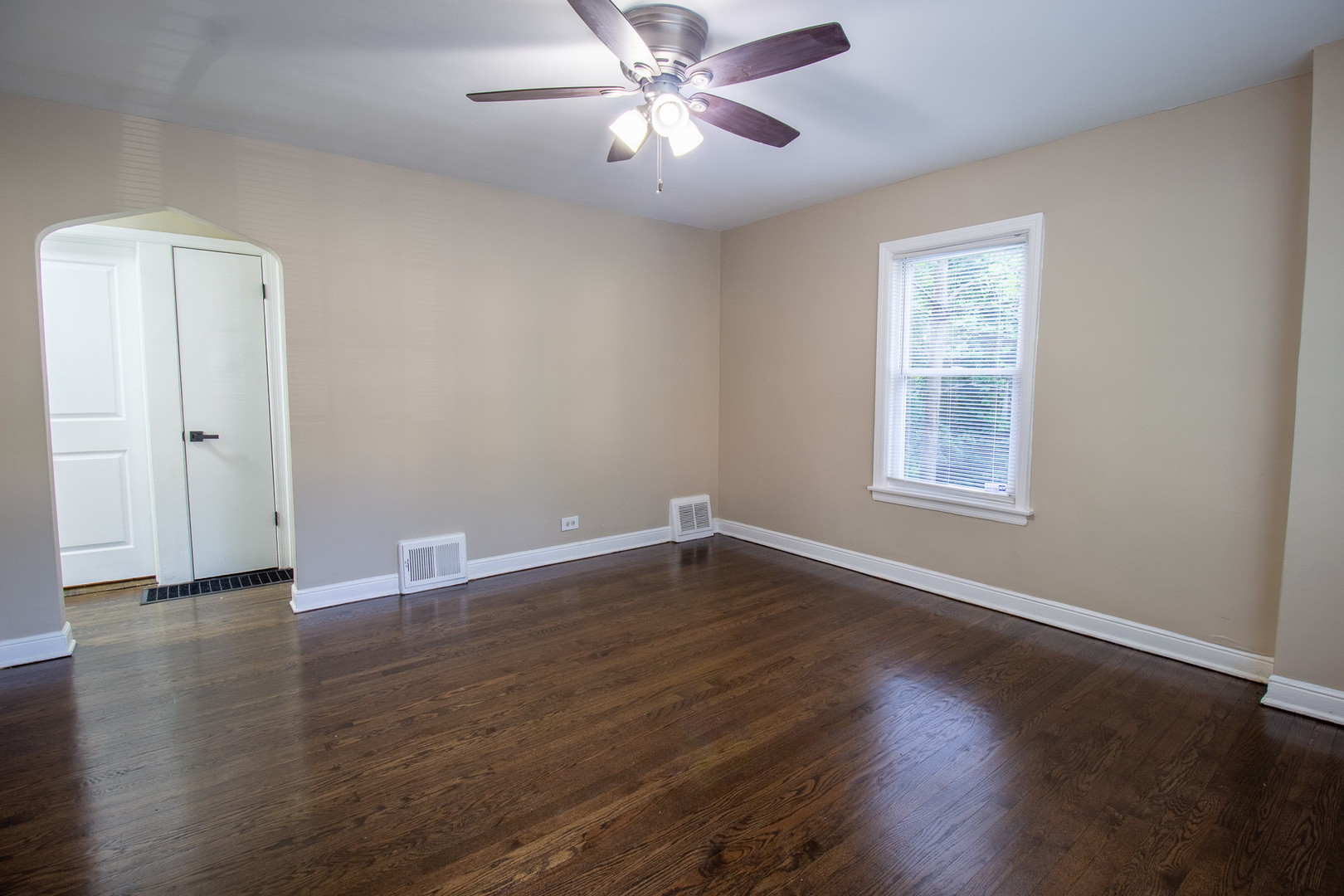 5th image of 14111 Manor Ave, Dolton, IL 60419 | MLS# 12706653