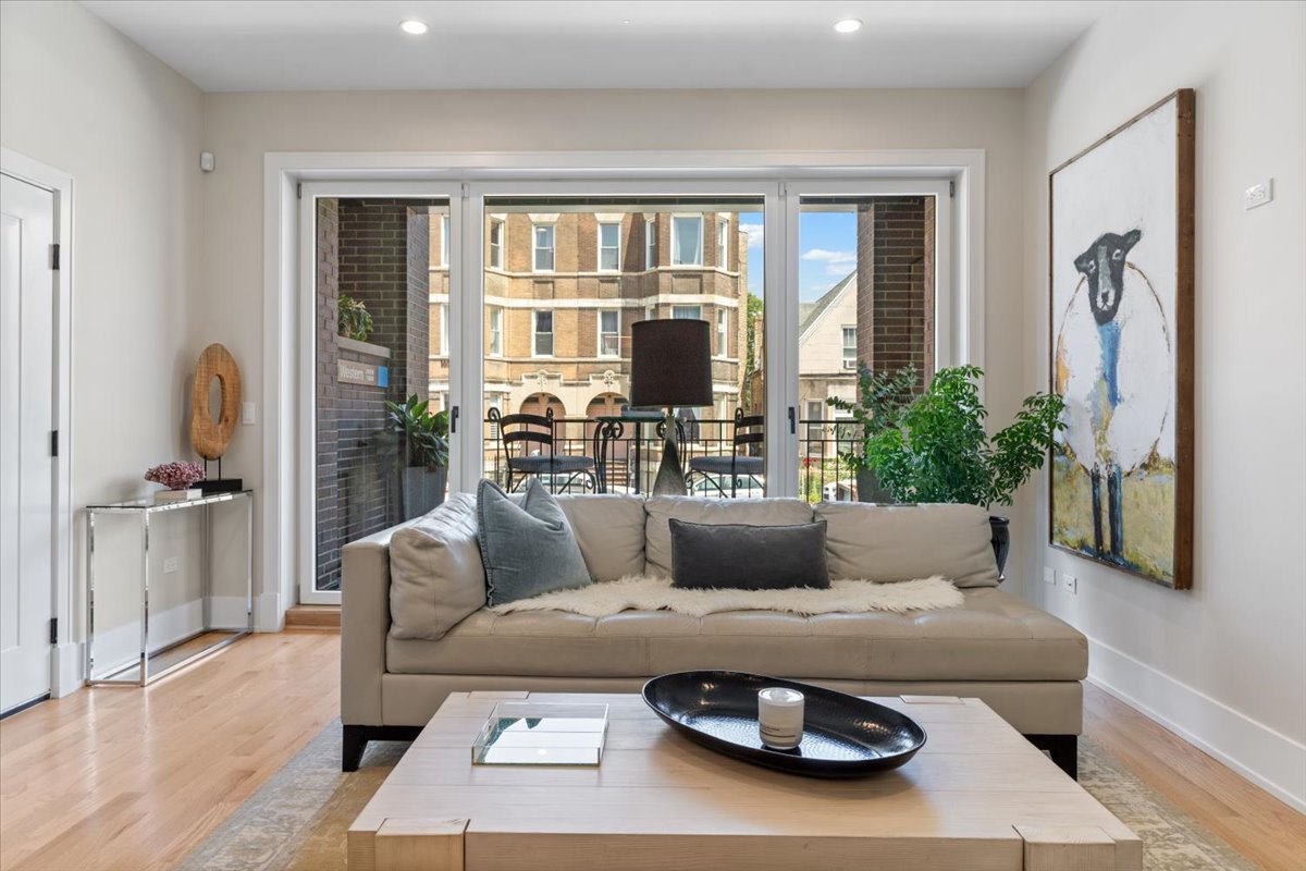 3rd image of 2023 W Augusta Blvd #1W, Chicago, IL 60622 | MLS# 12706719