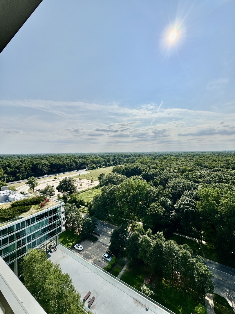 2nd image of 9655 Woods Dr, Skokie, IL 60077