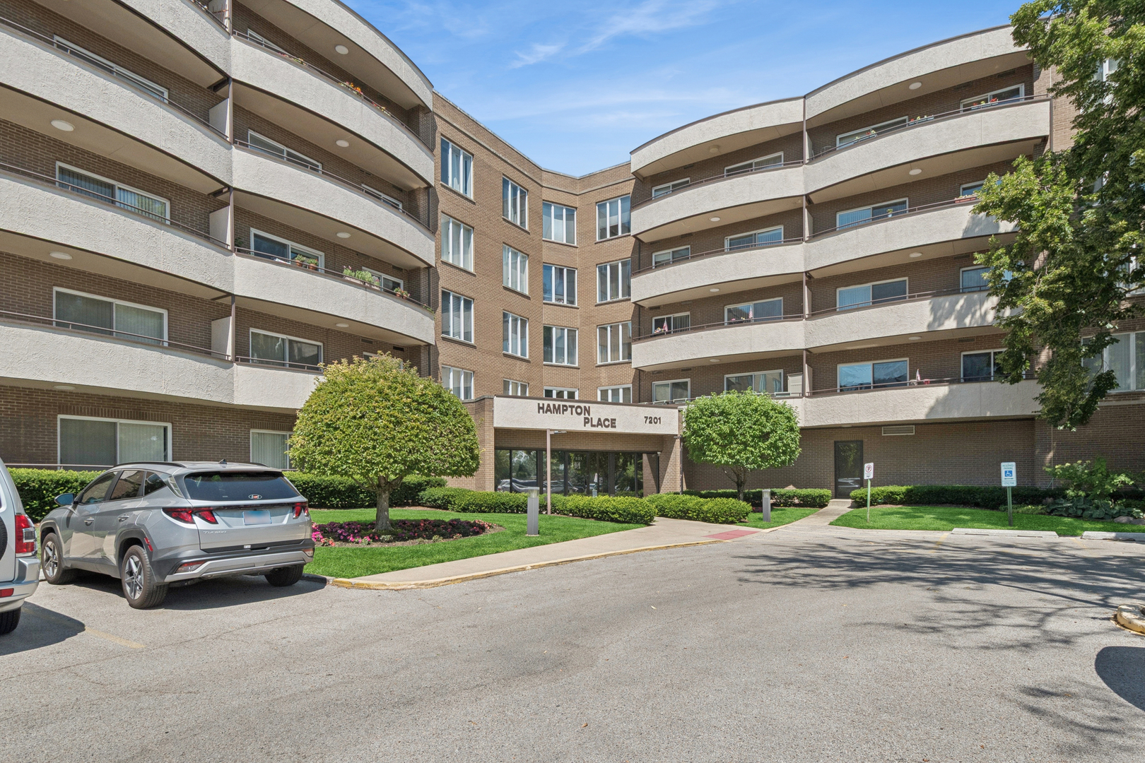 1st image of 7201 N Lincoln Ave, Lincolnwood, IL 60712