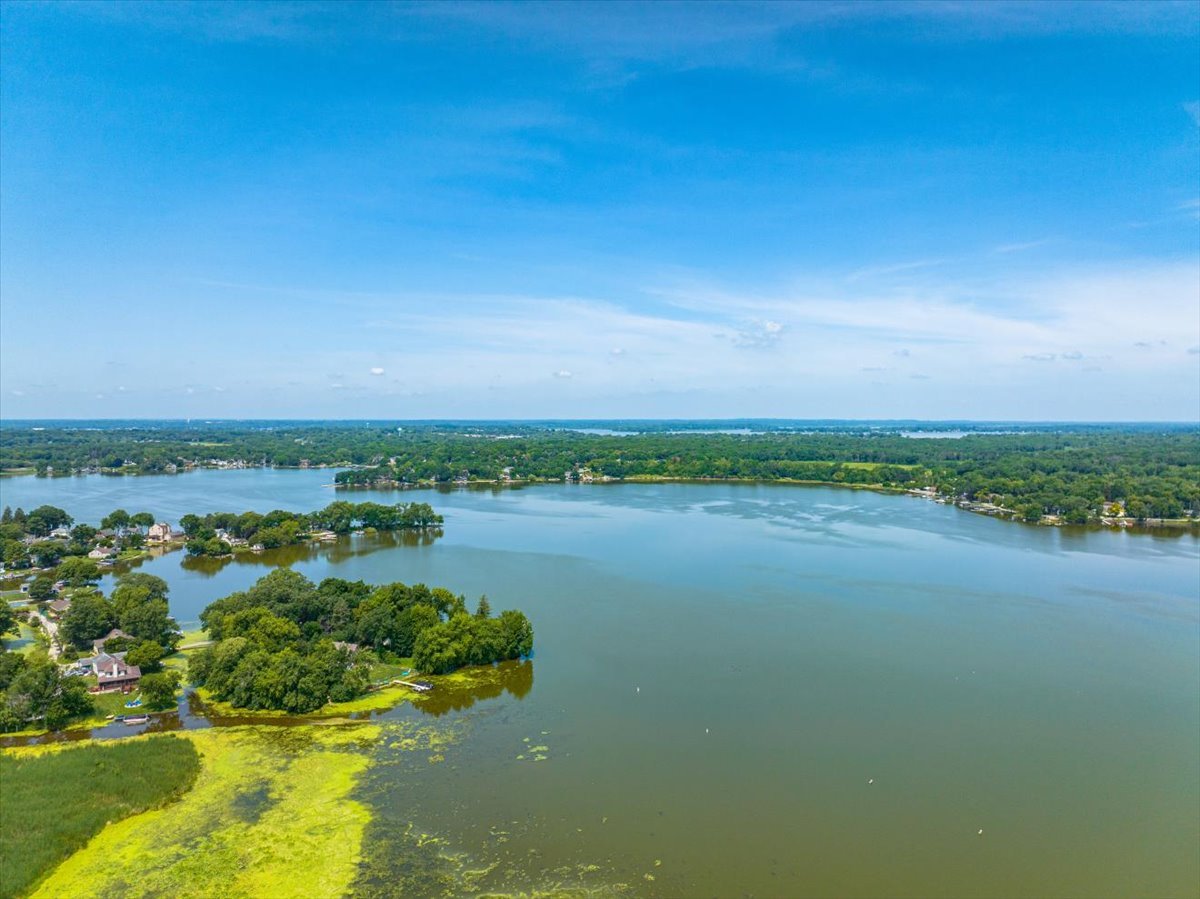 Homes for sale in Ingleside, IL | 25138 W Lake Ave, Ingleside, IL 60041 | MLS# 12706877