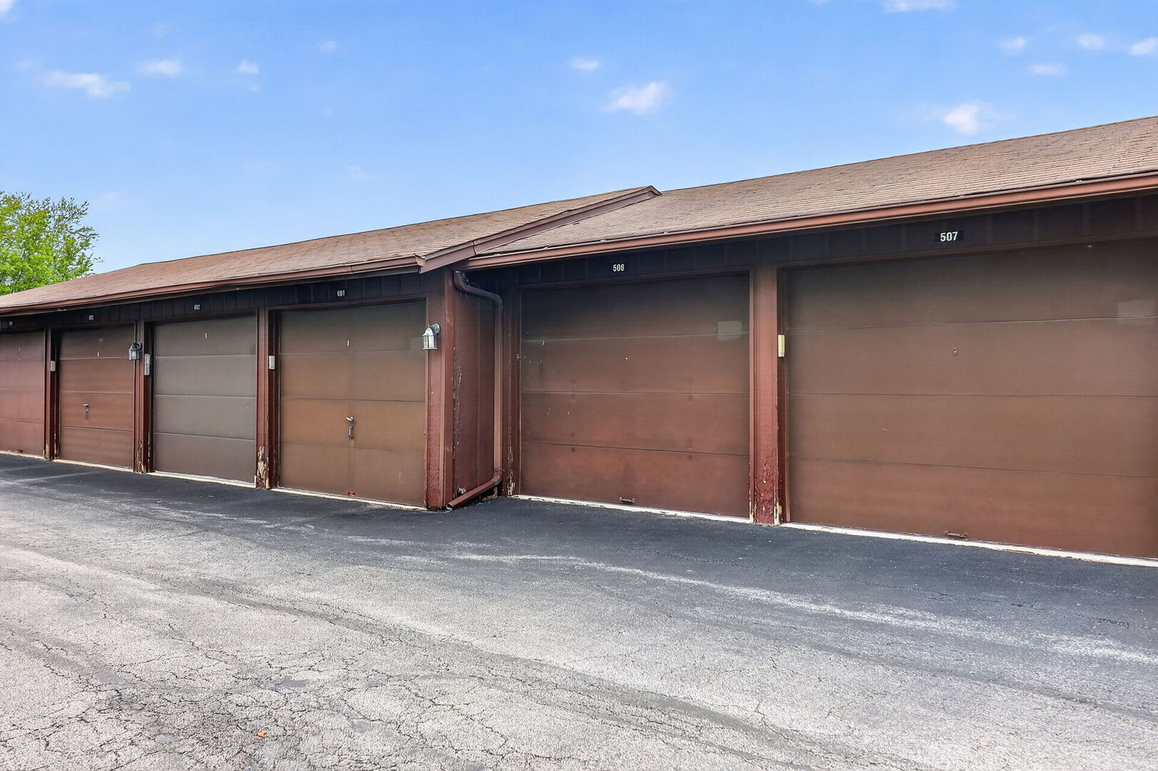 2nd image of 8212 Anchor Dr, Woodridge, IL 60517