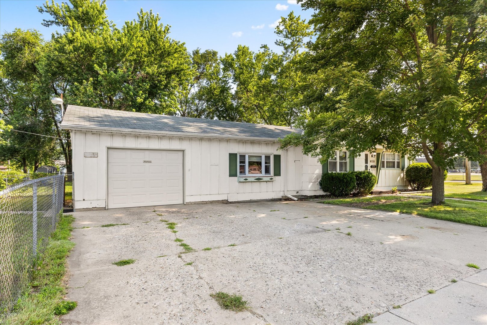 Homes for sale in Streator, IL | 704 E 4th St, Streator, IL 61364 | MLS# 12706959