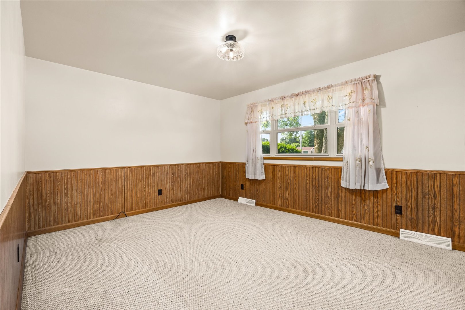 Homes for sale in Streator, IL | 704 E 4Th St, Streator, IL 61364 | MLS# 12706959
