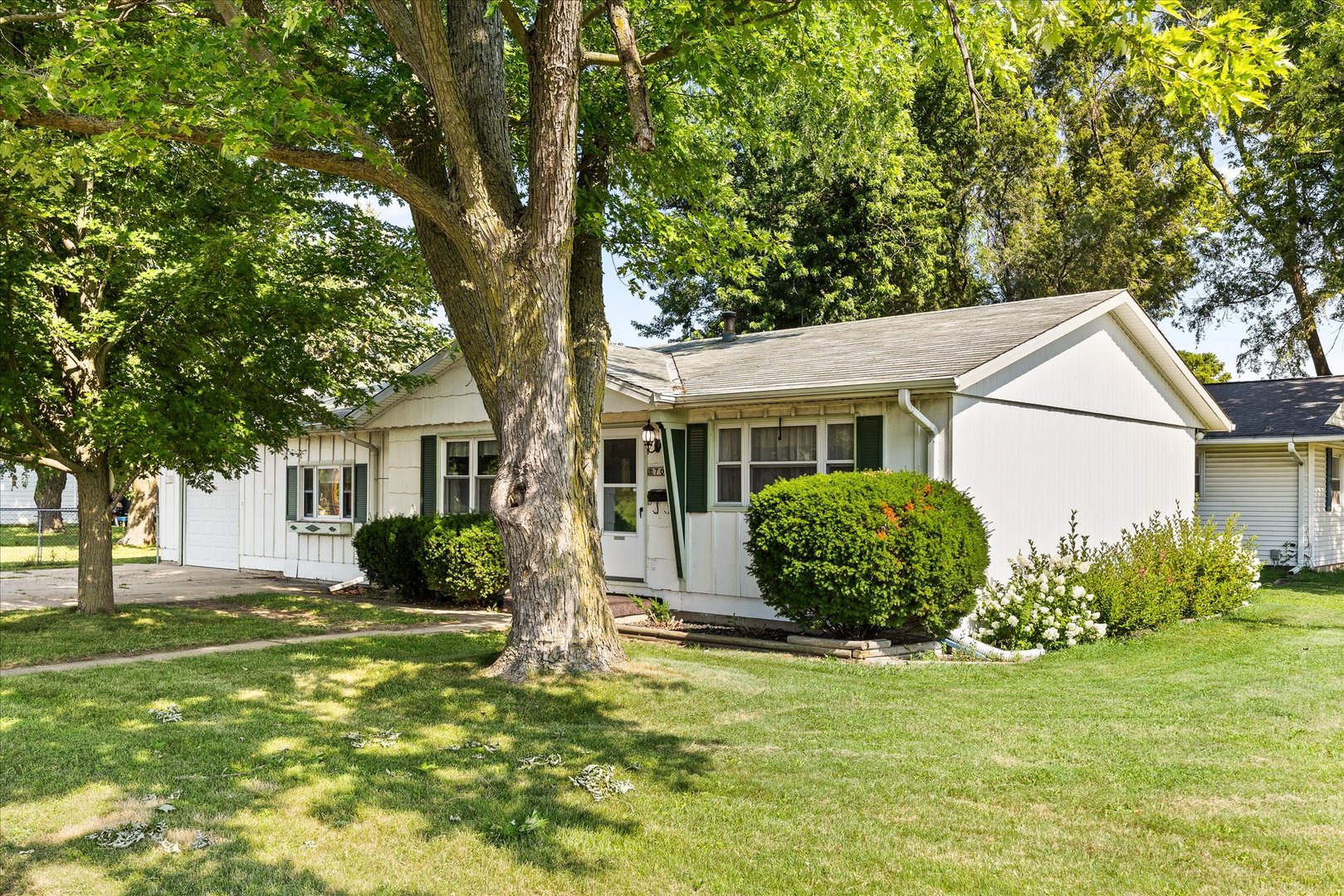 Homes for sale in Streator, IL | 704 E 4Th St, Streator, IL 61364 | MLS# 12706959
