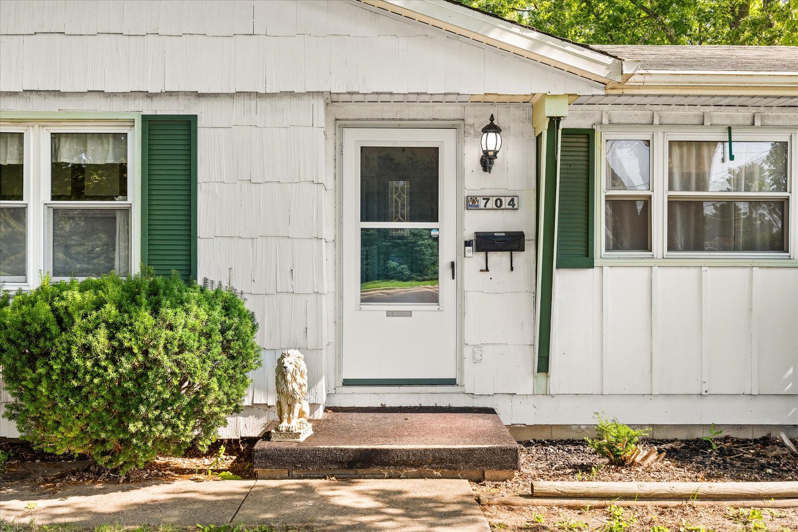 Homes for sale in Streator, IL | 704 E 4Th St, Streator, IL 61364 | MLS# 12706959