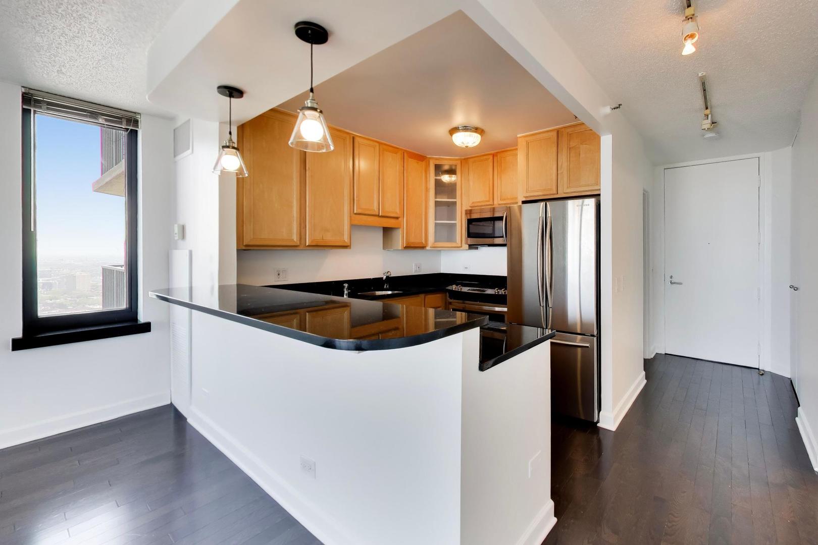 5th image of 3660 N Lake Shore Dr, Chicago, IL 60613