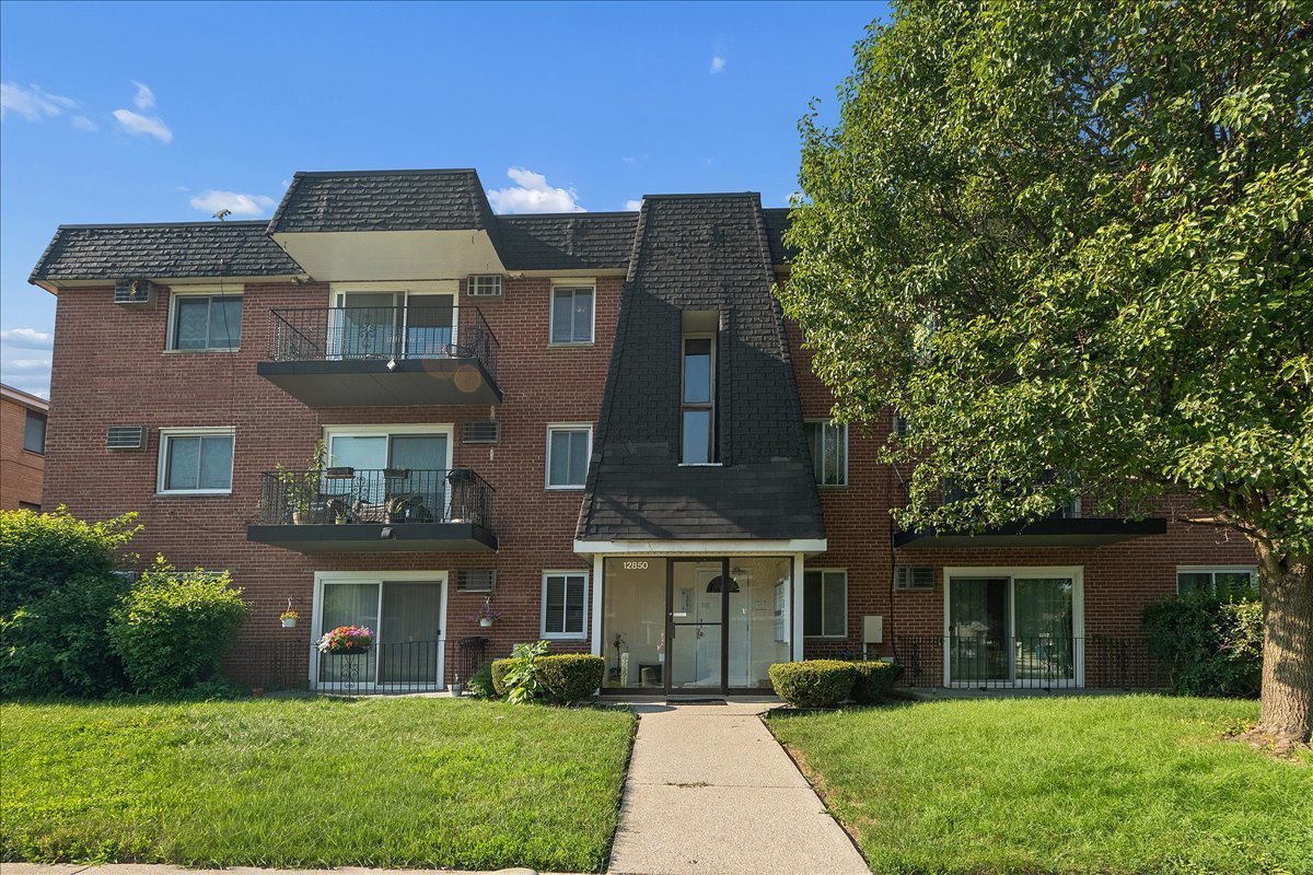 2nd image of 12850 Crestbrook Ct #7, Crestwood, IL 60418 | MLS# 12707026