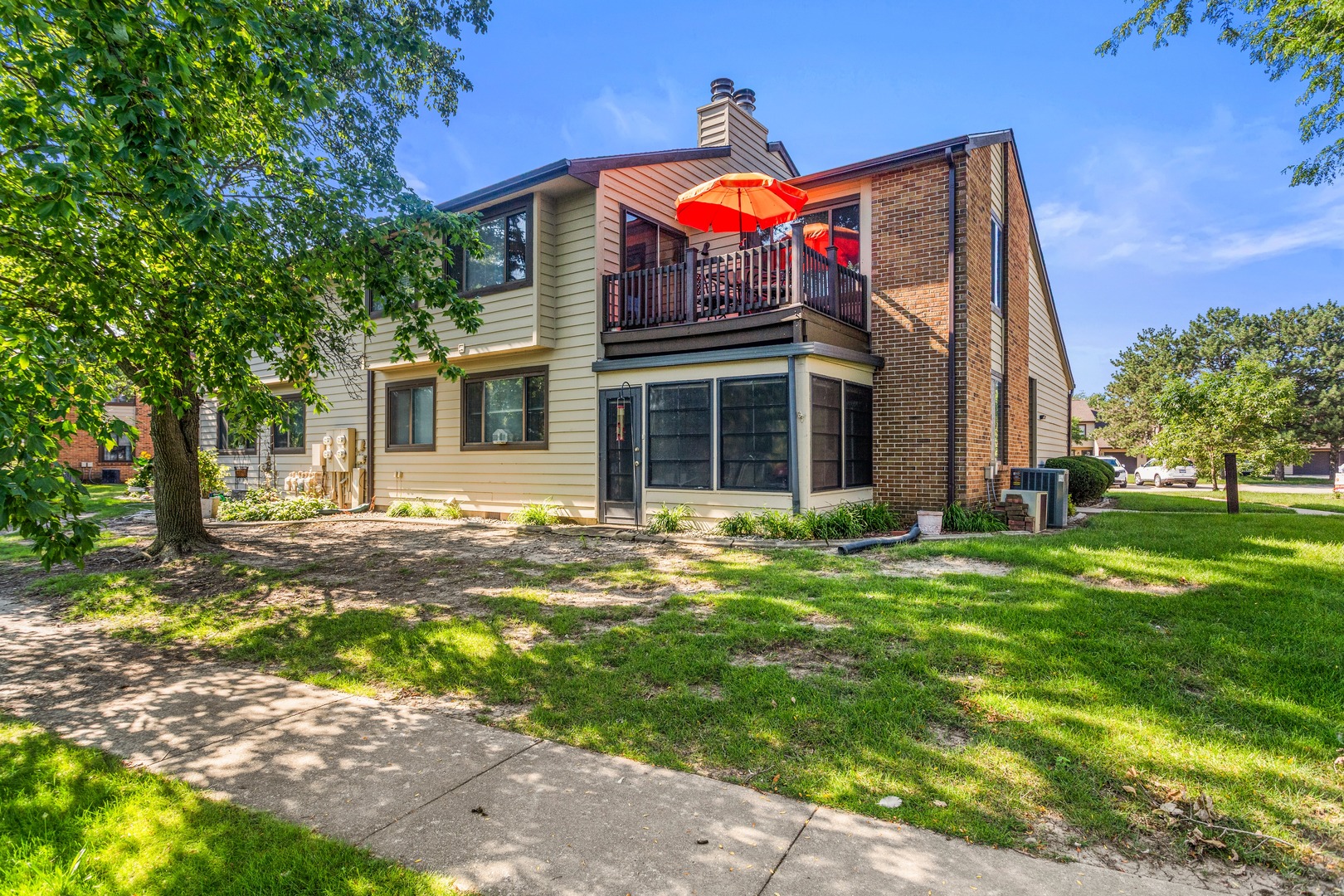 3rd image of 2104 Harbortown Cir, Champaign, IL 61821