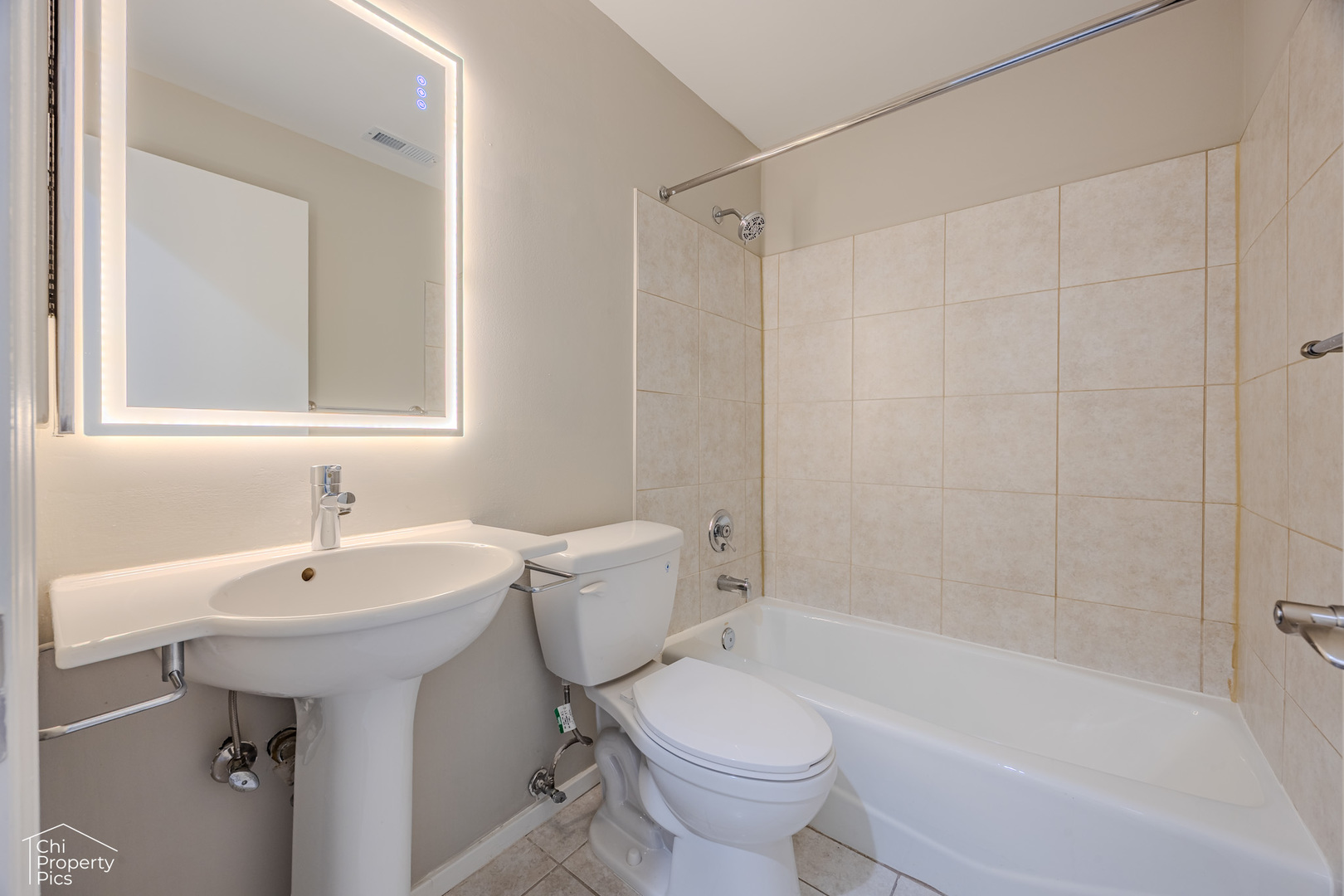 5th image of 2730 N Greenview Ave, Chicago, IL 60614