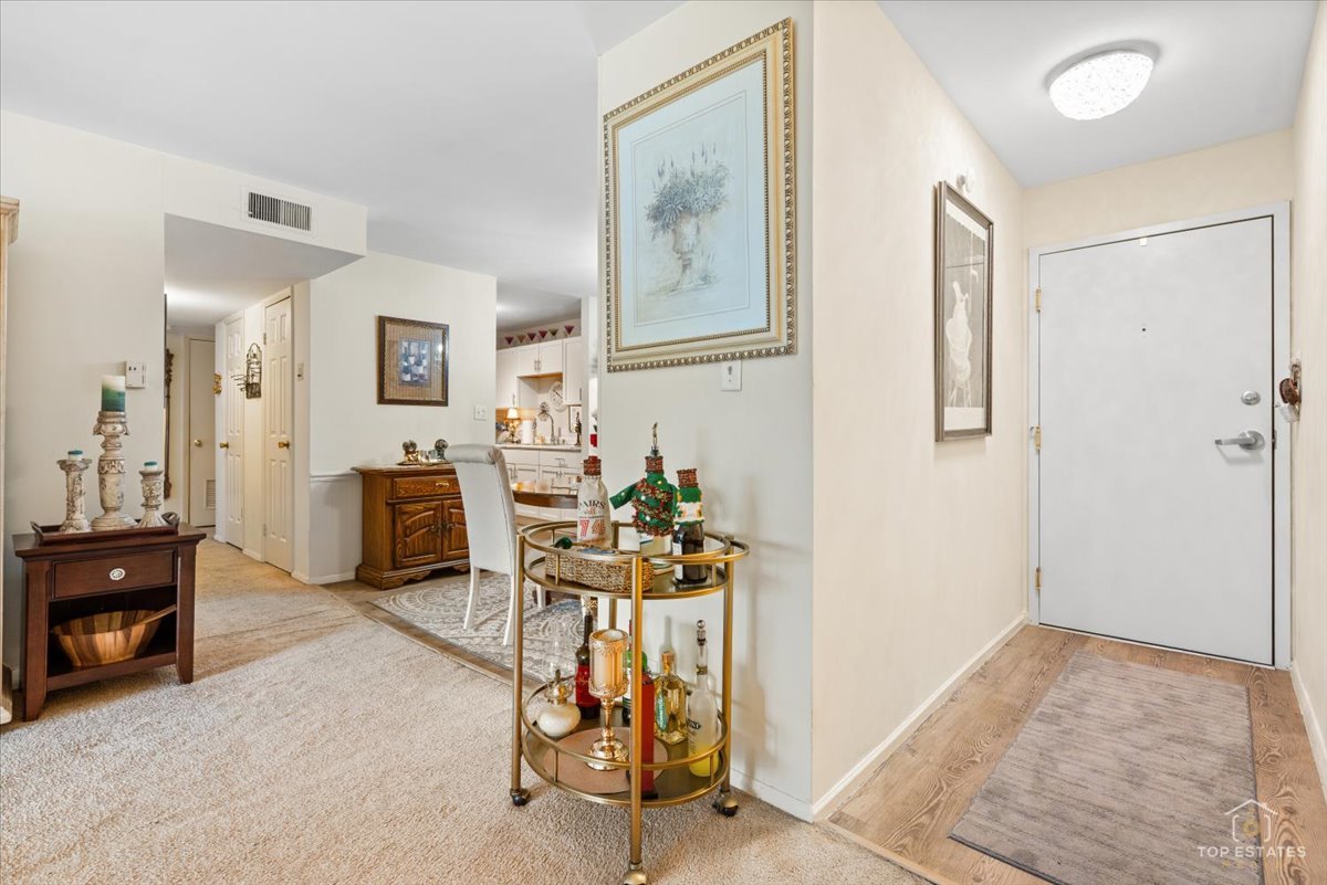 2nd image of 20a Kingery Quarter #201, Willowbrook, IL 60527 | MLS# 12707038