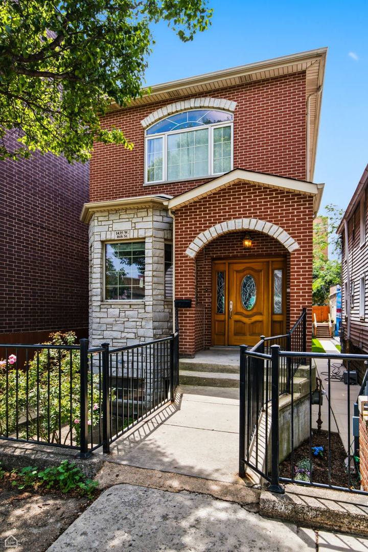 3rd image of 1435 W 16Th St, Chicago, IL 60608 | MLS# 12707063