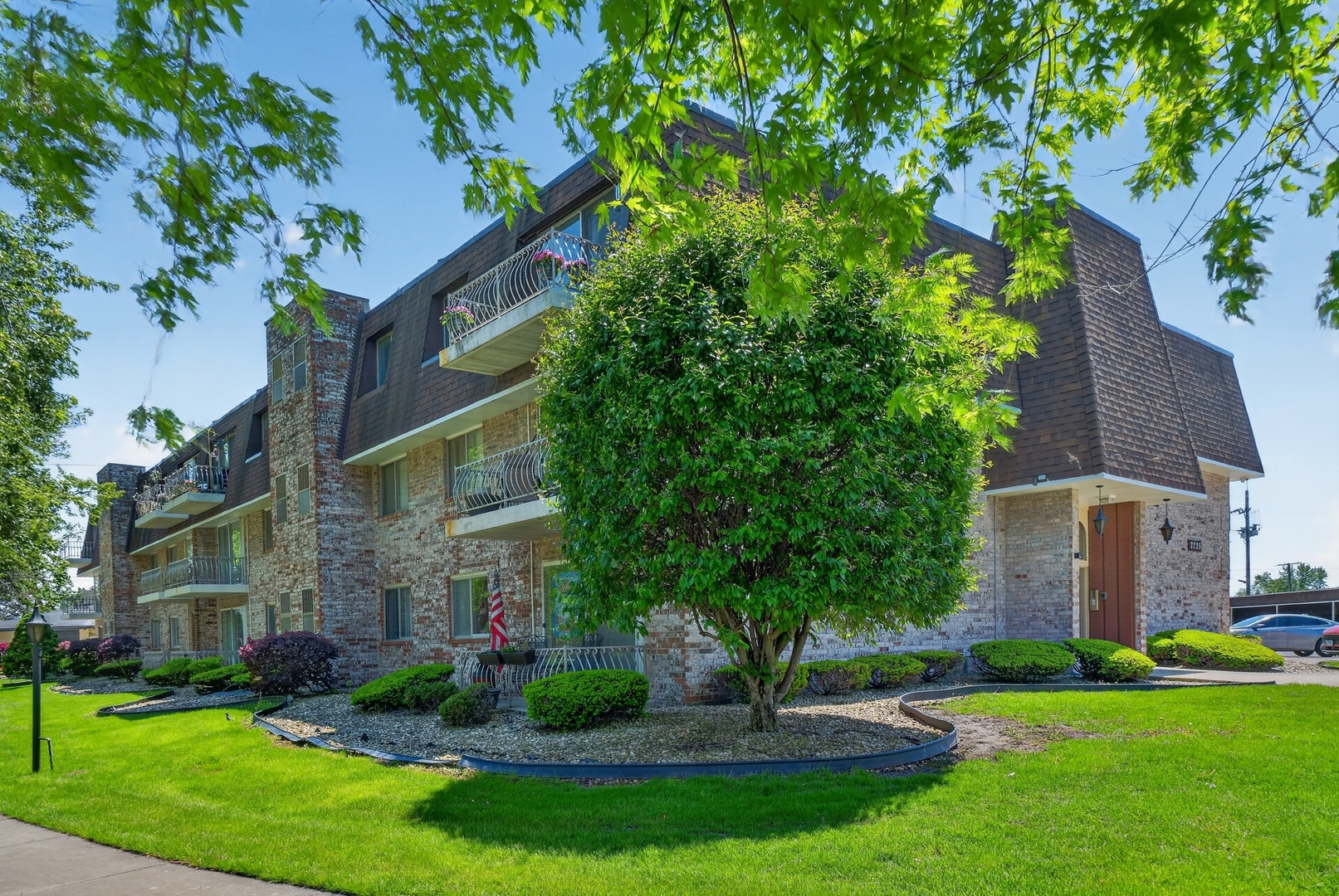 3rd image of 3235 S Manor Dr, Lansing, IL 60438