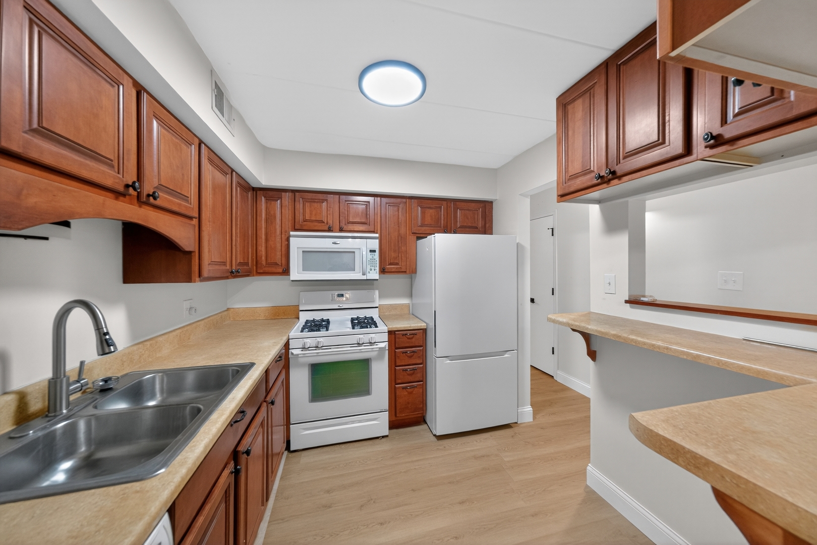5th image of 3235 S Manor Dr, Lansing, IL 60438