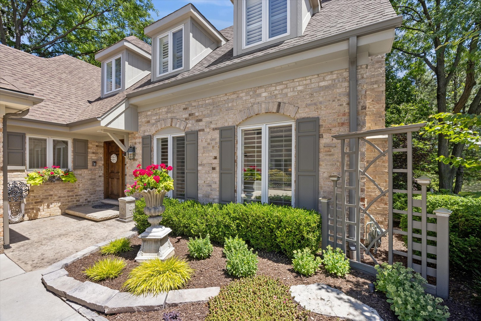 Homes for sale in Burr Ridge, IL | 9 Tartan Rd, Burr Ridge, IL 60527 | MLS# 12707081
