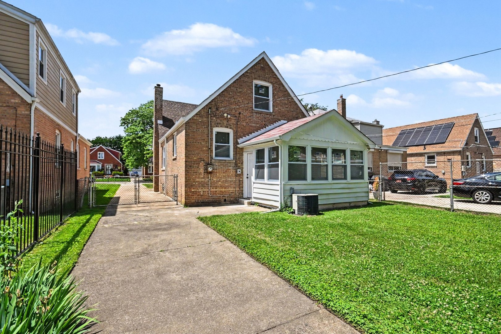 Homes for sale in Chicago, IL | 10827 S Peoria St, Chicago, IL 60643 | MLS# 12707093