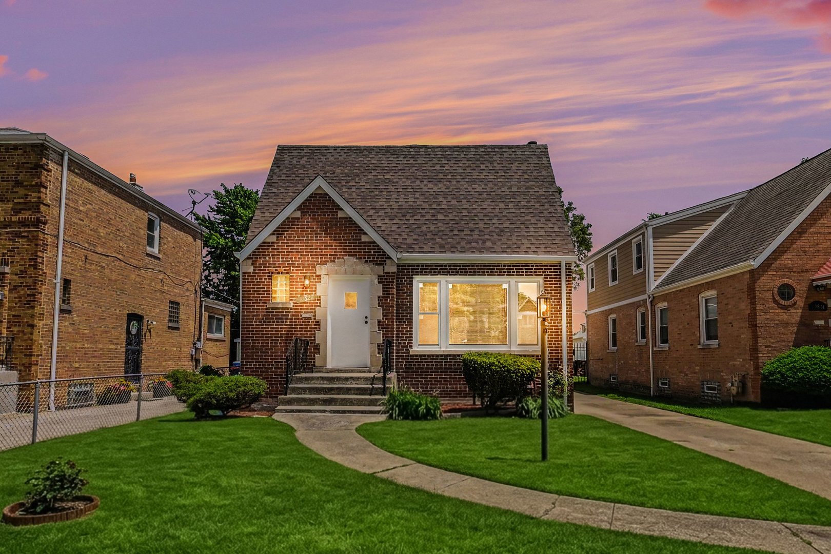 Homes for sale in Chicago, IL | 10827 S Peoria St, Chicago, IL 60643 | MLS# 12707093