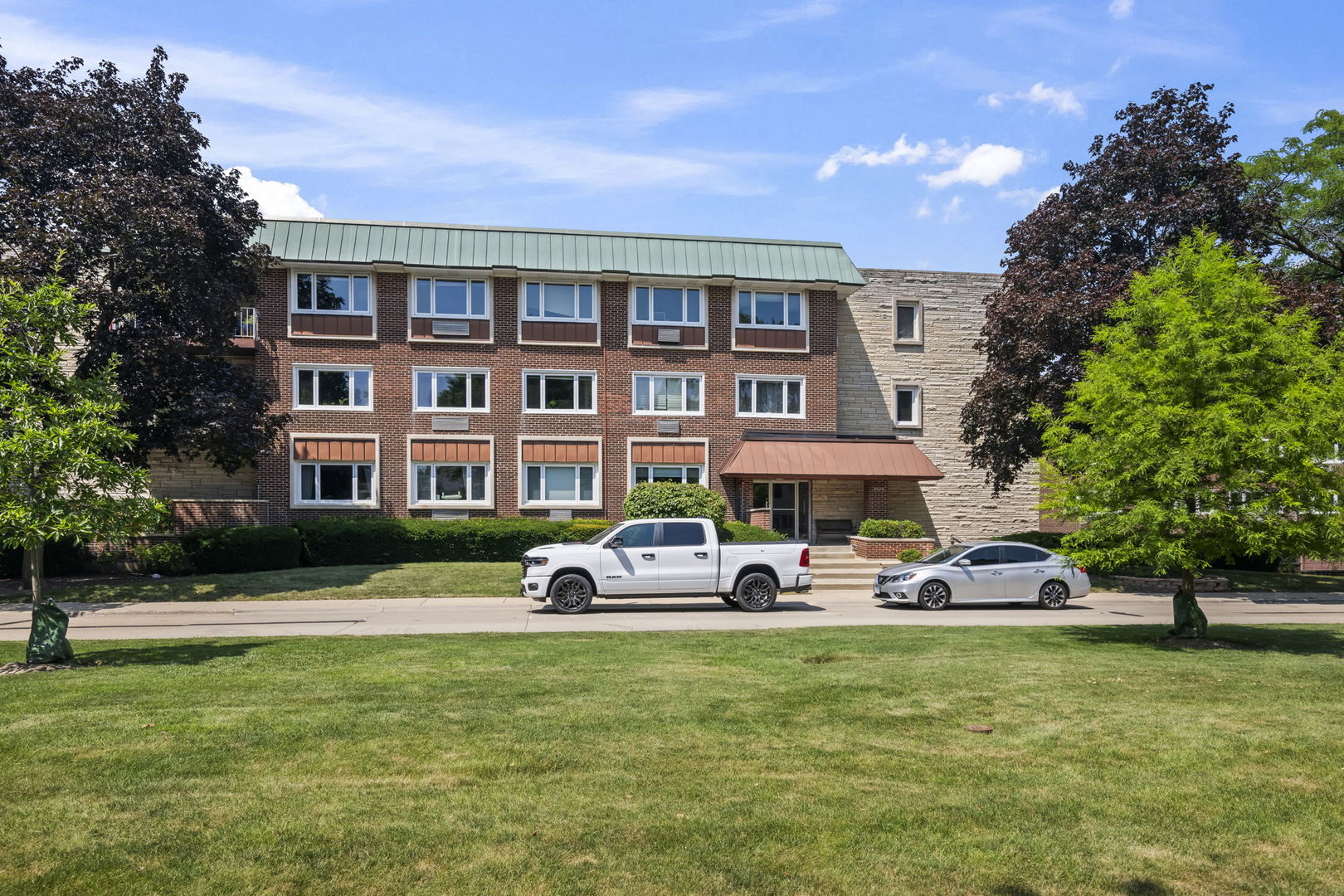 Homes for sale in Arlington Heights, IL | 2700 E Bel Aire Dr #203, Arlington Heights, IL 60004 | MLS# 12707099