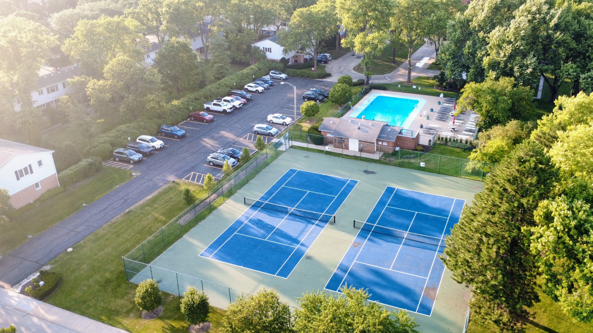 Homes for sale in Arlington Heights, IL | 2700 E Bel Aire Drive, Arlington Heights, IL 60004 | Houzeo