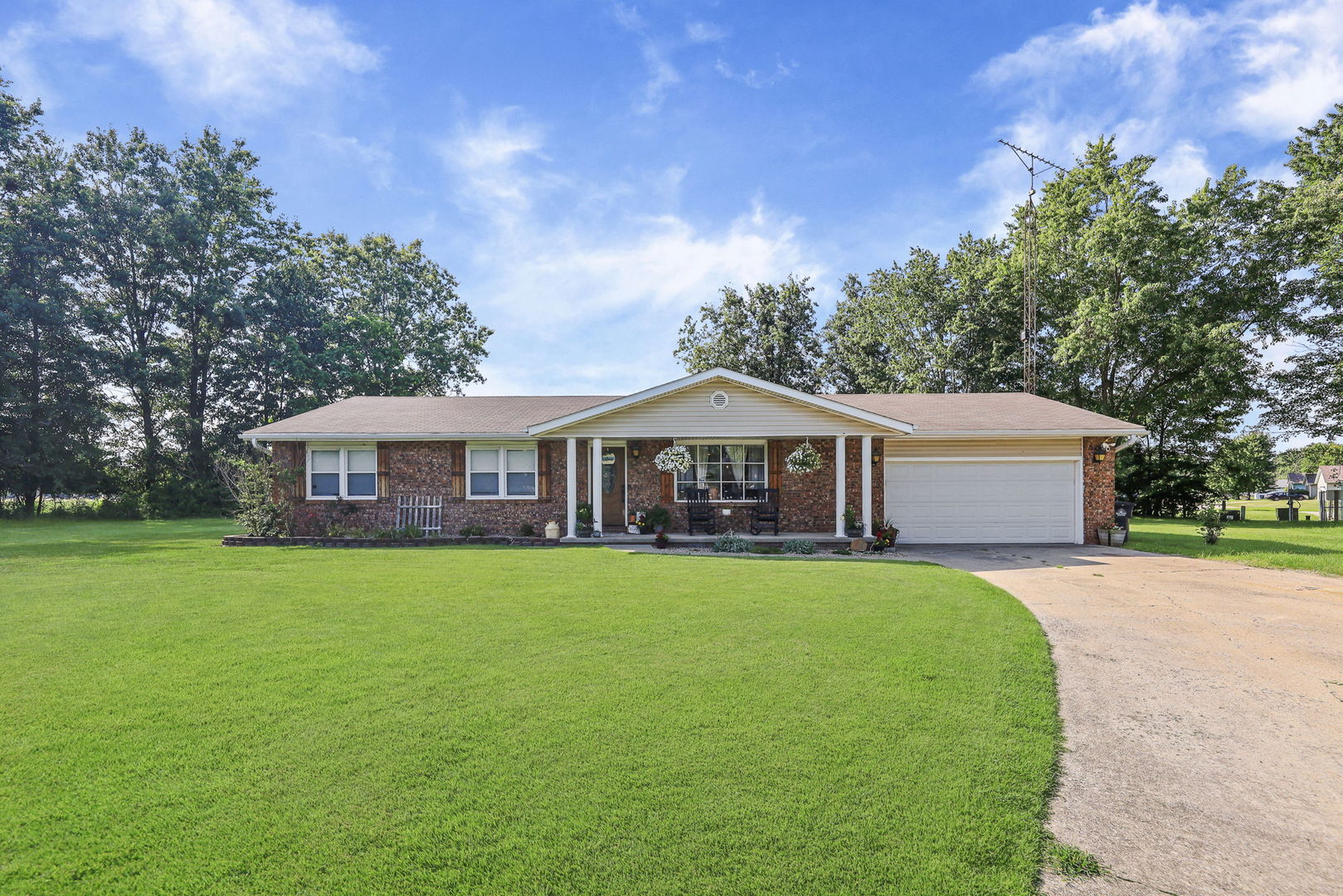 Homes for sale in Salem, IL | 380 Northwood, Salem, IL 62881 | MLS# 12707114