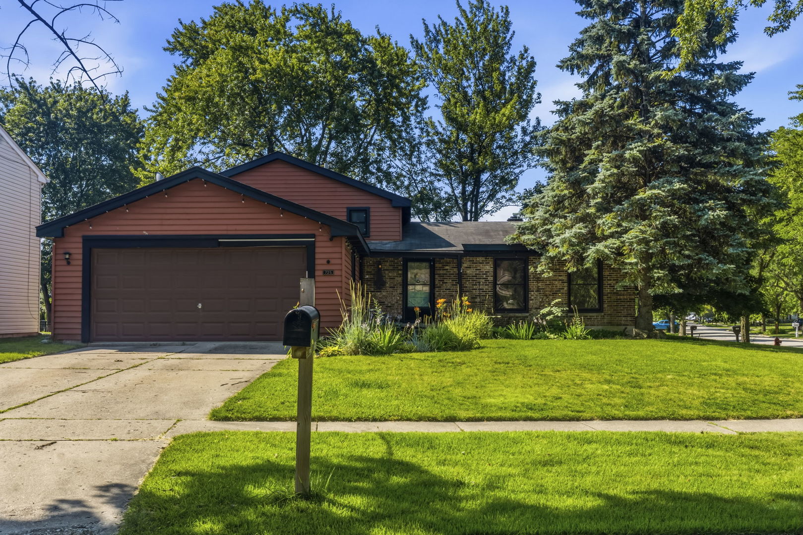 Homes for sale in Buffalo Grove, IL | 725 Old Post Rd, Buffalo Grove, IL 60089 | MLS# 12707176