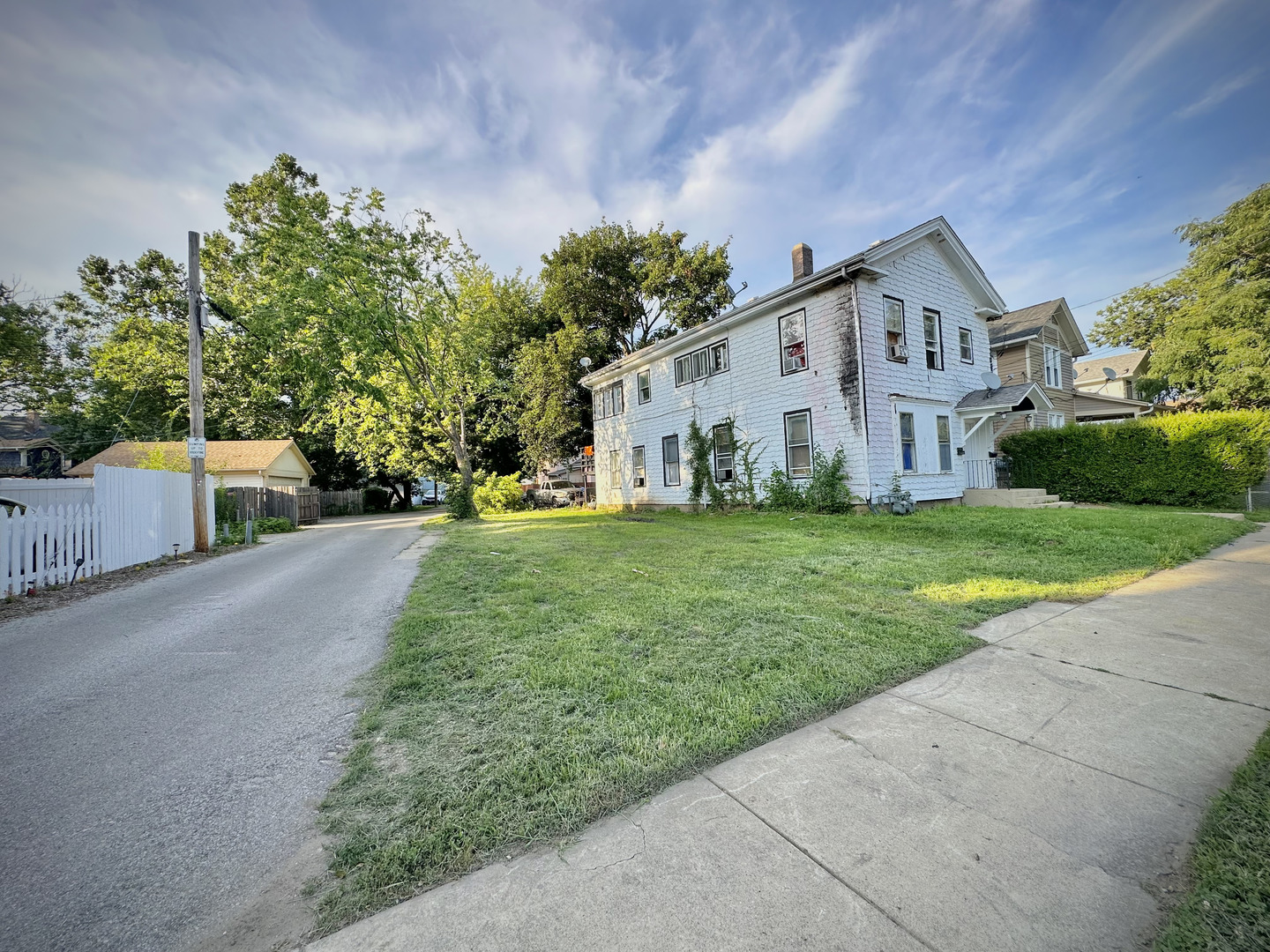 2nd image of 422 North Ave, Aurora, IL 60505 | MLS# 12707199