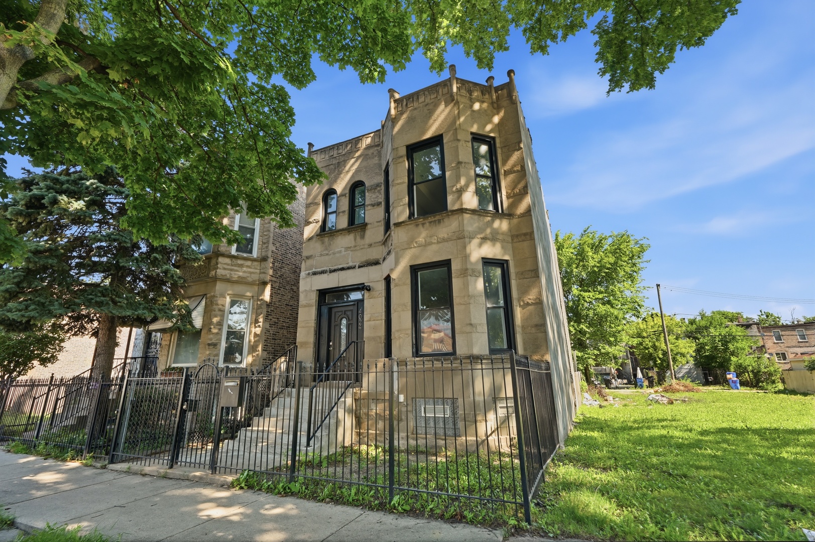 Homes for sale in Chicago, IL | 4024 W Arthington St, Chicago, IL 60624 | MLS# 12707203