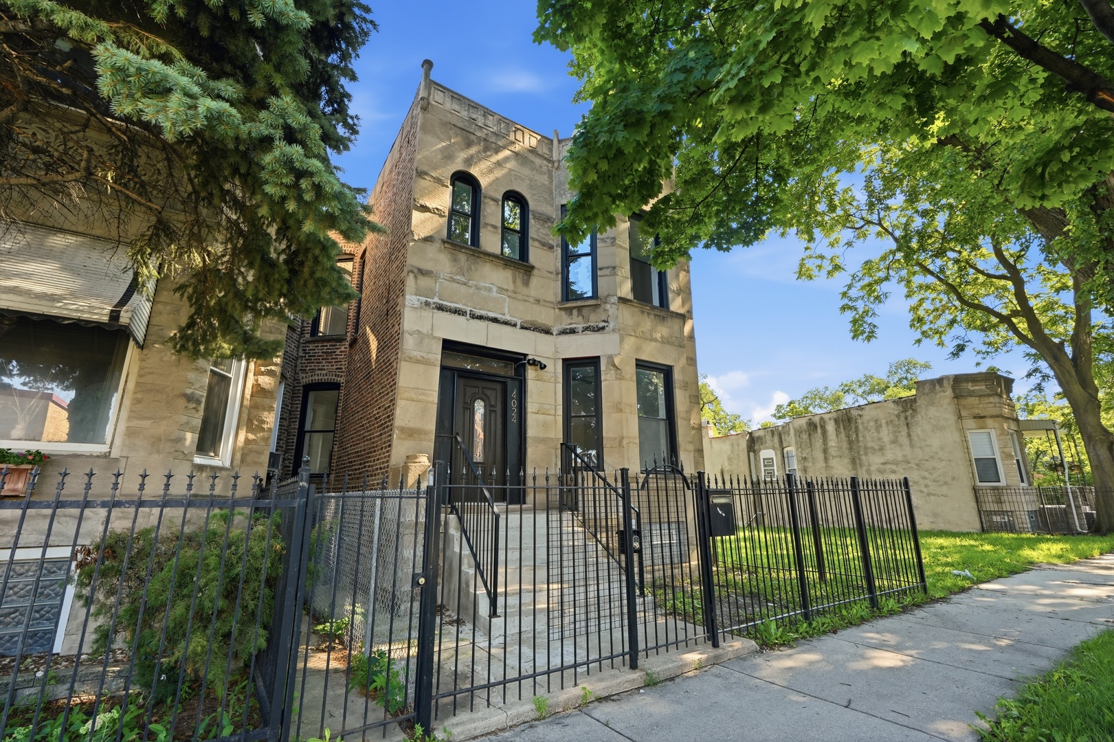 Homes for sale in Chicago, IL | 4024 W Arthington St, Chicago, IL 60624 | MLS# 12707203