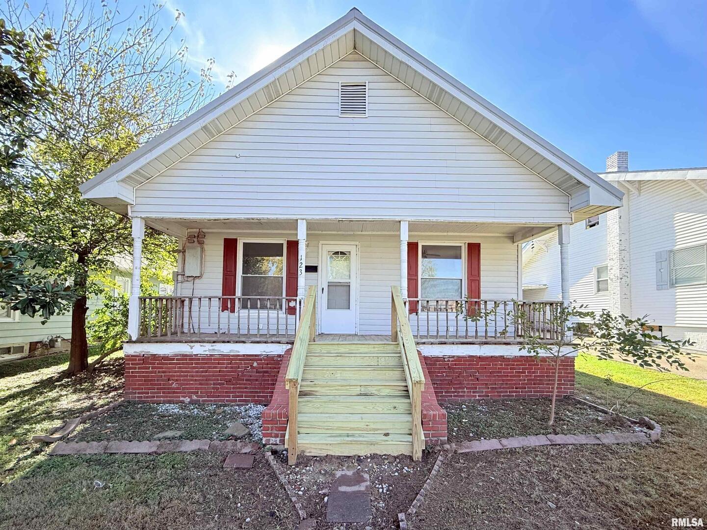 1st image of 123 W College St, Harrisburg, IL 62946 | MLS# 12707211