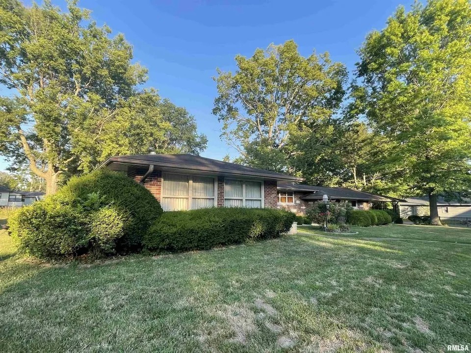 Homes for sale in Murphysboro, IL | 804 N 22nd St, Murphysboro, IL 62966 | MLS# 12707278