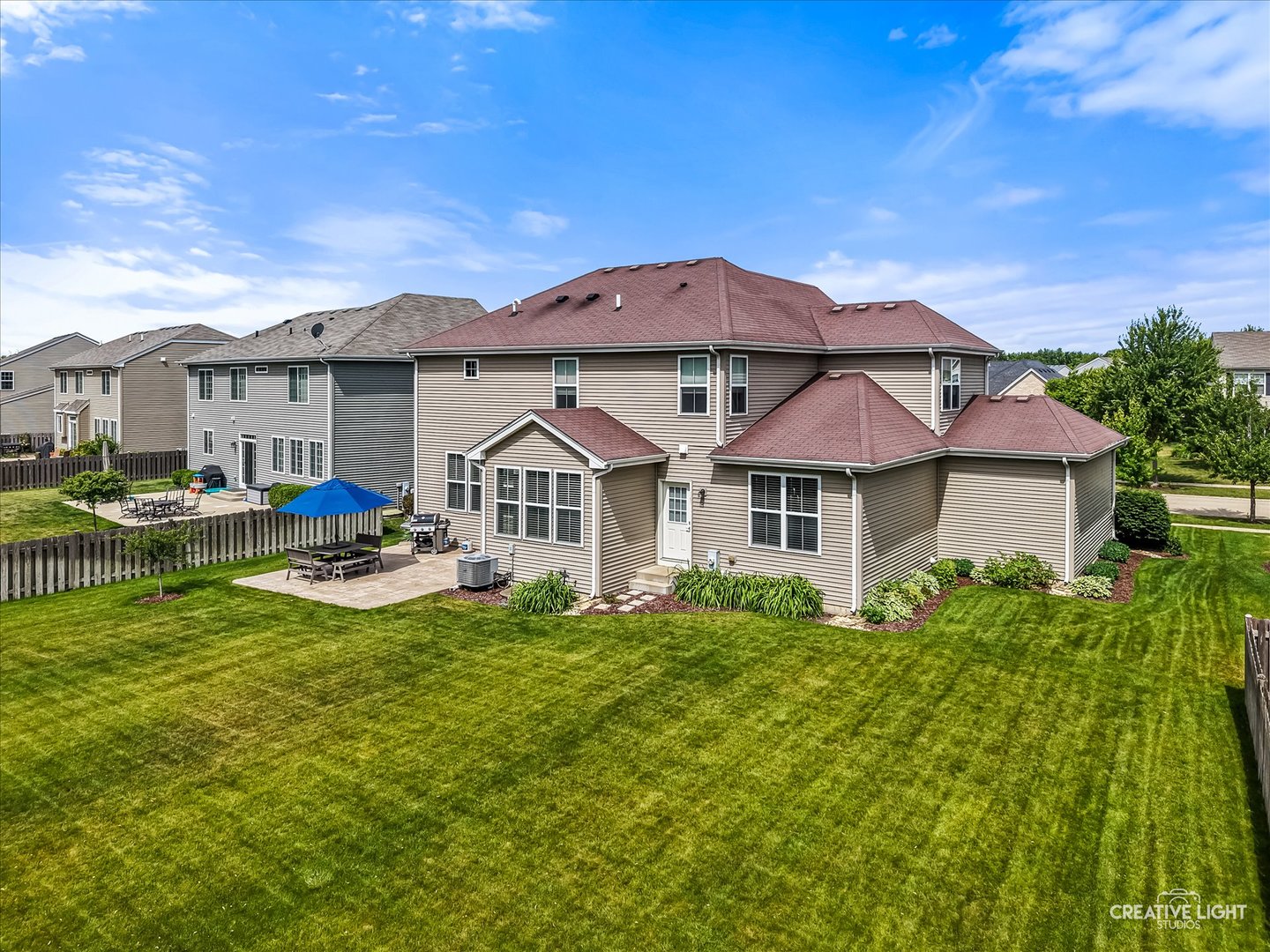 2nd image of 318 Winthrop Dr, Oswego, IL 60543 | MLS# 12707286