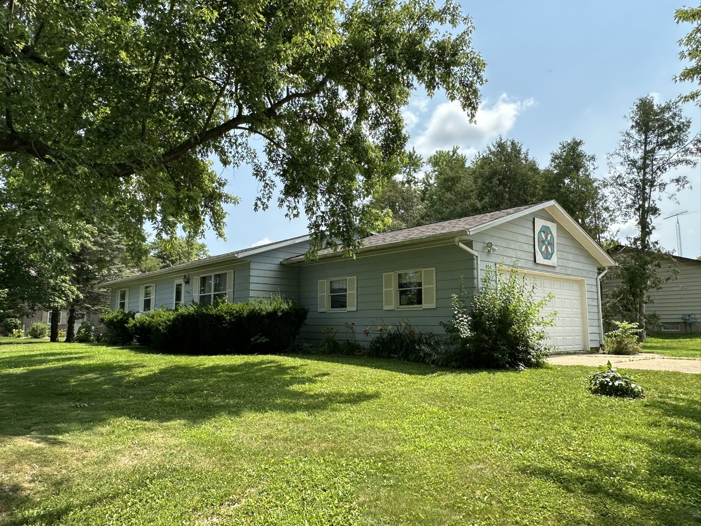 Homes for sale in Lena, IL | 804 N Birch Dr, Lena, IL 61048 | MLS# 12707308
