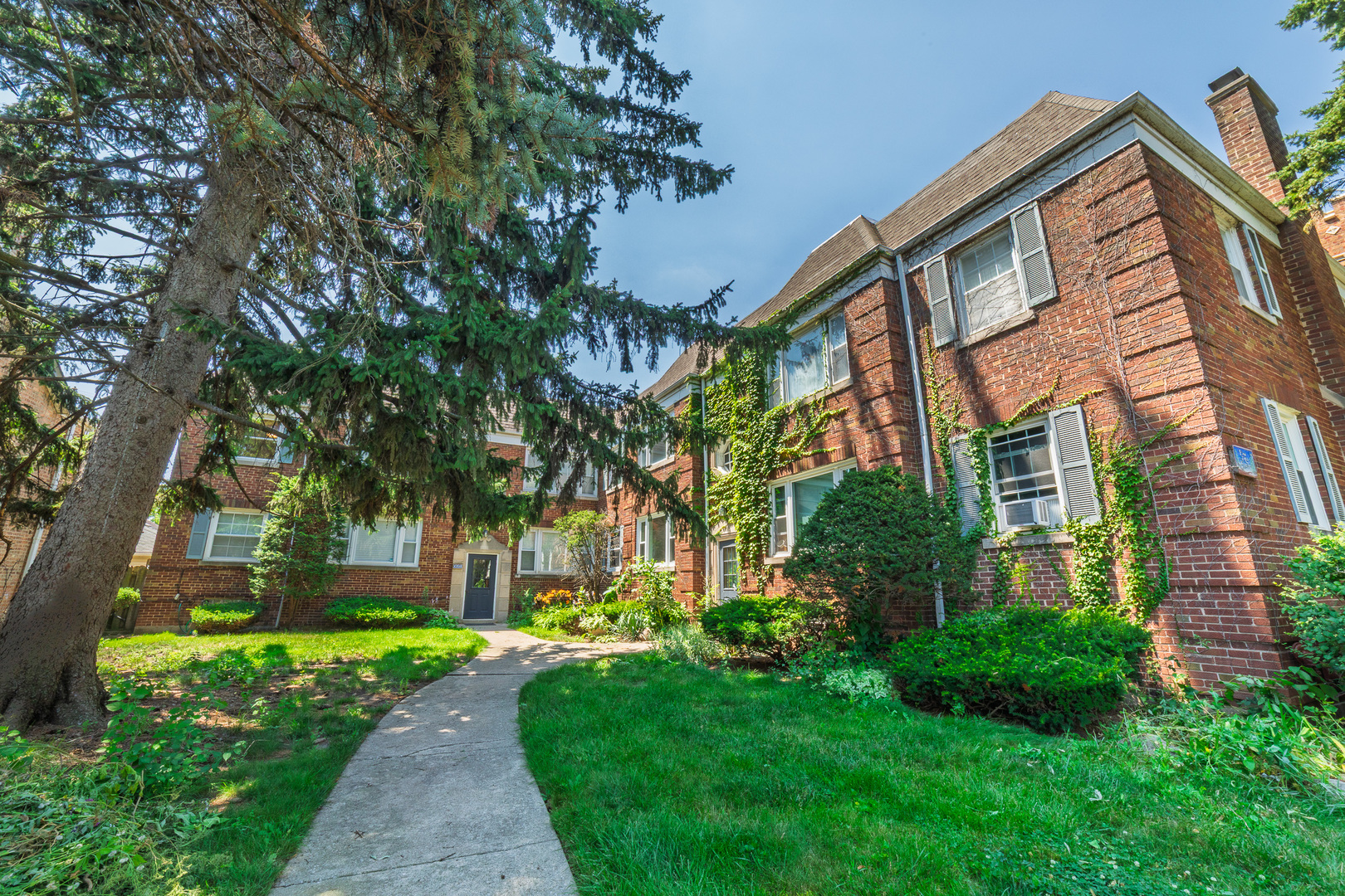 3rd image of 10518 S Artesian Ave, Chicago, IL 60655