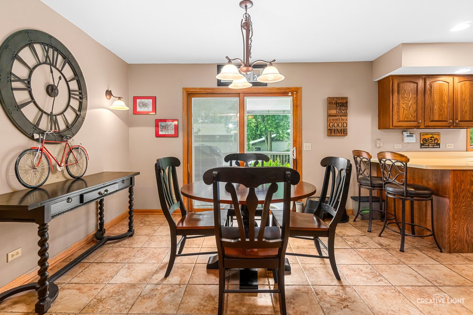 5th image of 37W907 Bowes Rd, Elgin, IL 60124 | MLS# 12707329