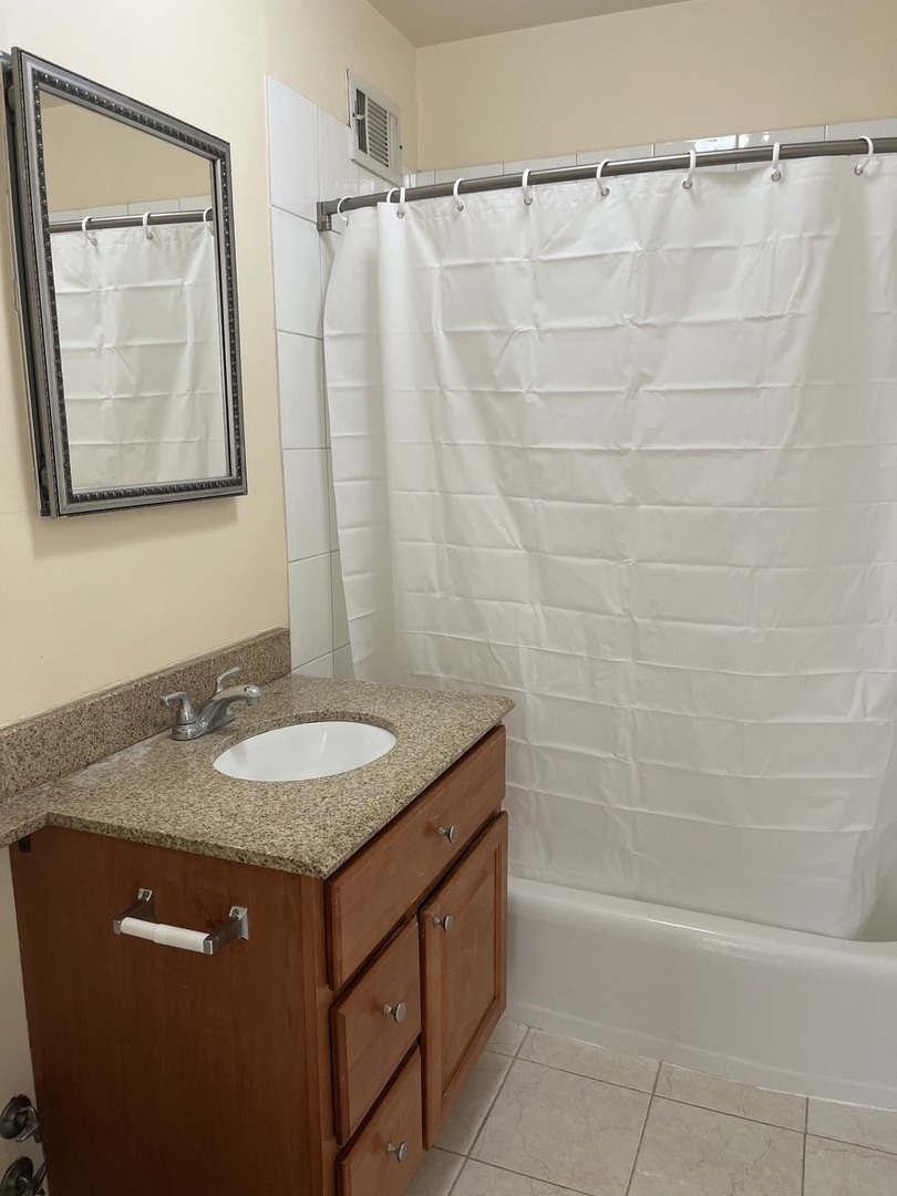 2nd image of 6157 N Sheridan Rd, Chicago, IL 60660