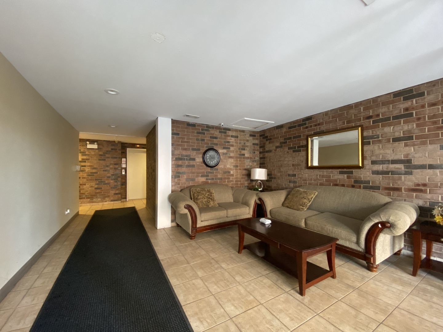 2nd image of 9375 Landings Ln #504, Des Plaines, IL 60016 | MLS# 12707365