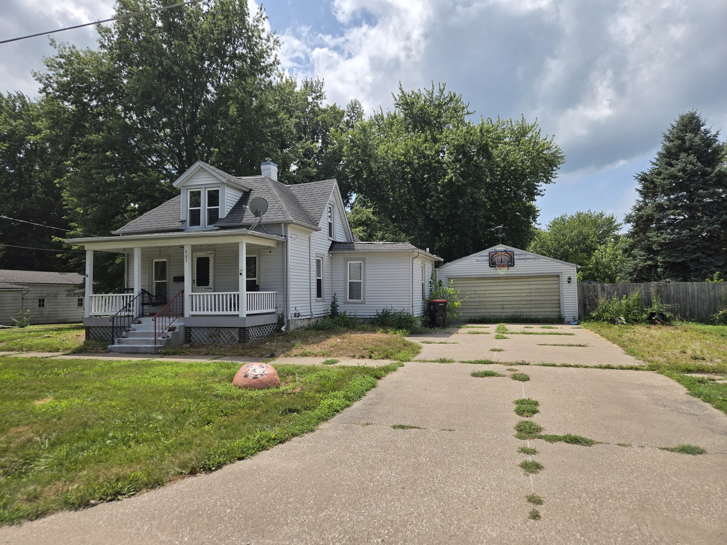 Homes for sale in Aledo, IL | 407 Ne 3rd Ave, Aledo, IL 61231 | MLS# 12707391