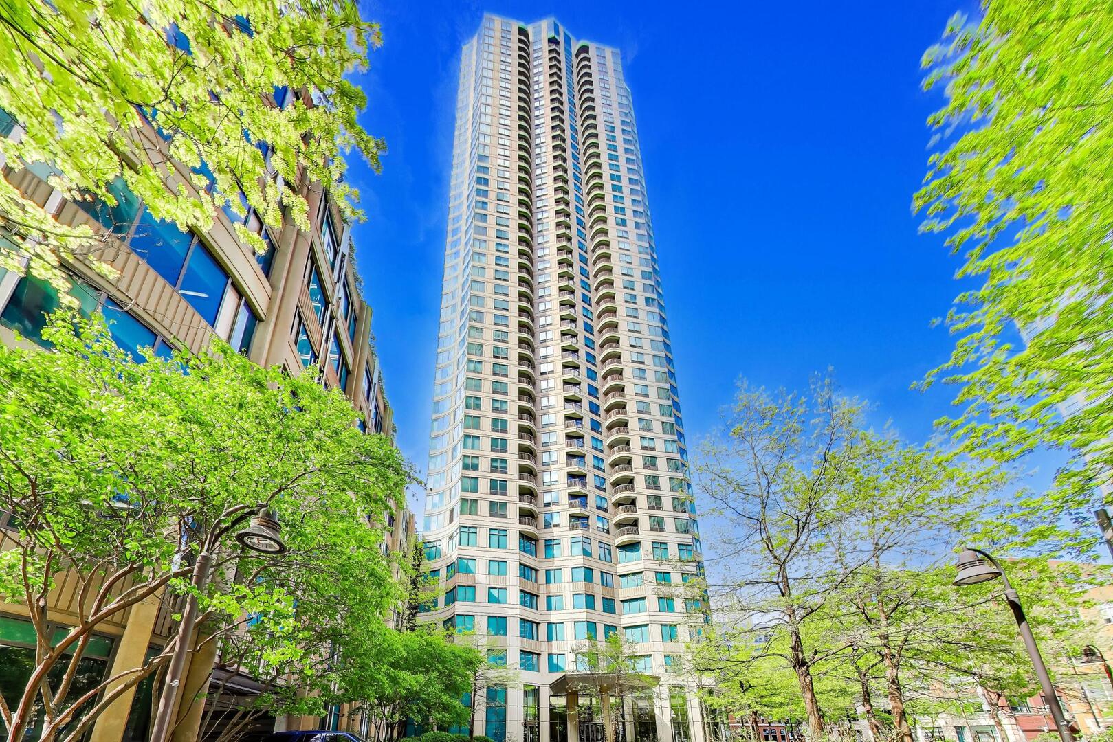 1st image of 400 N Lasalle St, Chicago, IL 60654