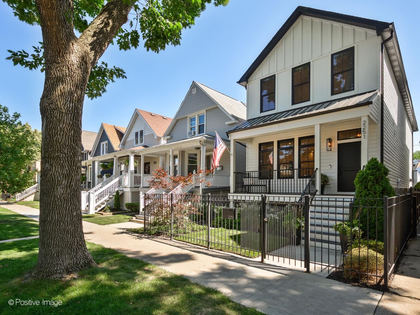 Homes for sale in Chicago, IL | 2251 W Berwyn Ave, Chicago, IL 60625 | MLS# 12707402