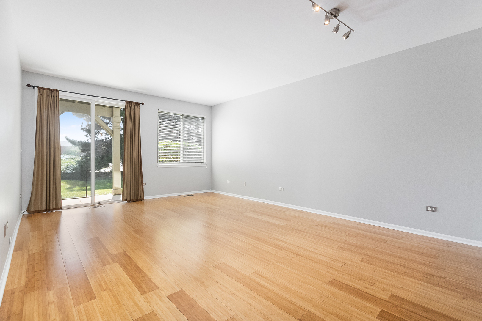 3rd image of 3089 Kentshire Cir, Naperville, IL 60564