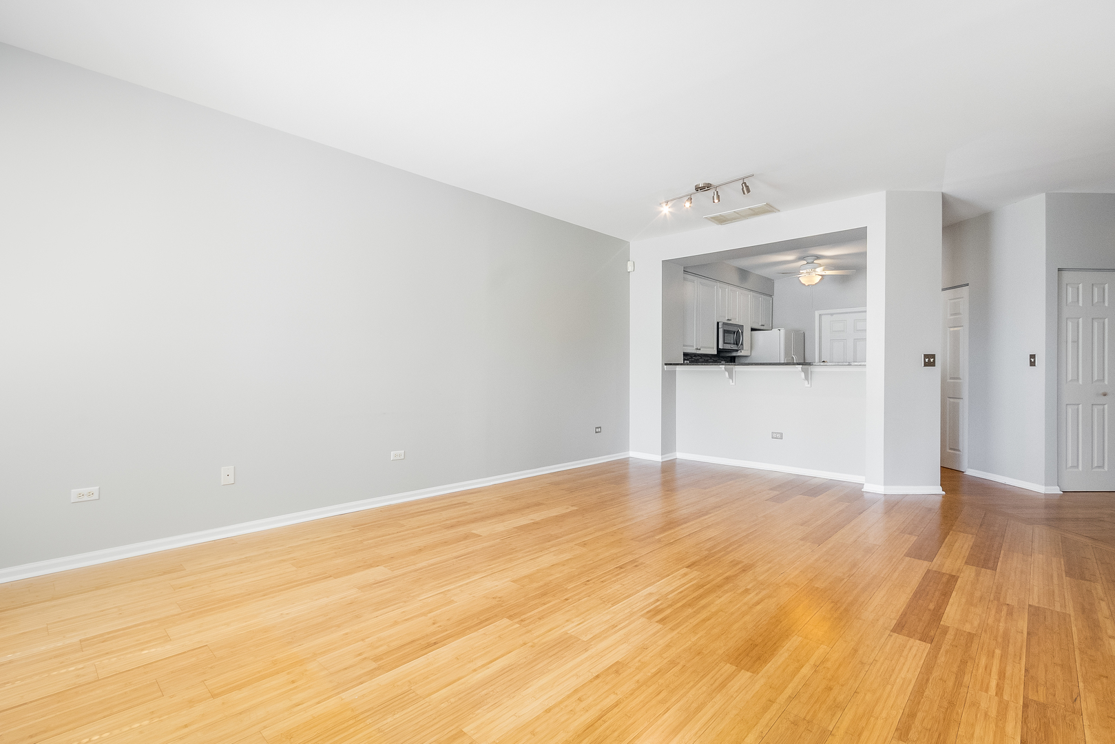 5th image of 3089 Kentshire Cir, Naperville, IL 60564