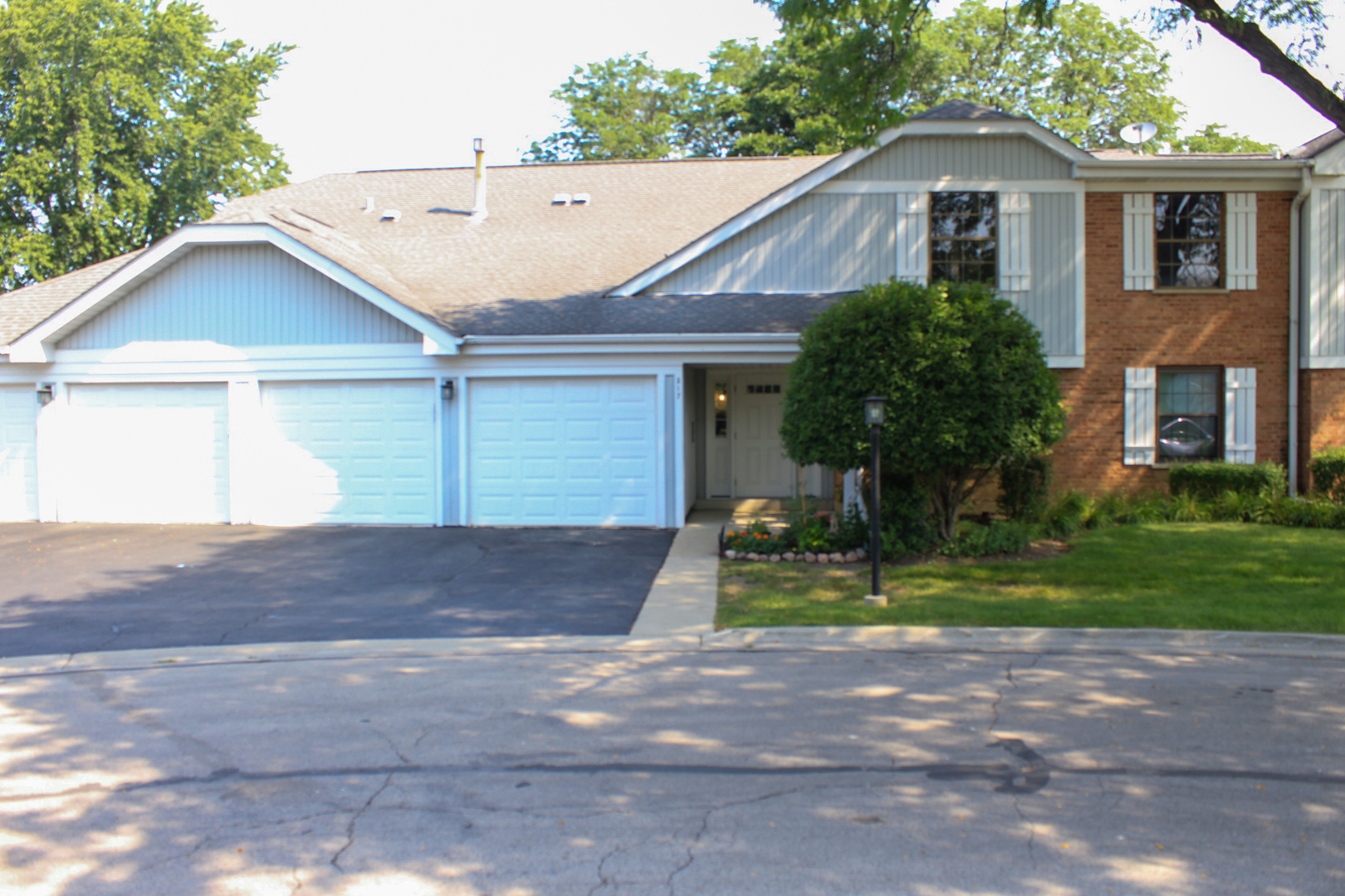 Homes for sale in Schaumburg, IL | 317 Woodbury Ct #B2, Schaumburg, IL 60193 | MLS# 12707463