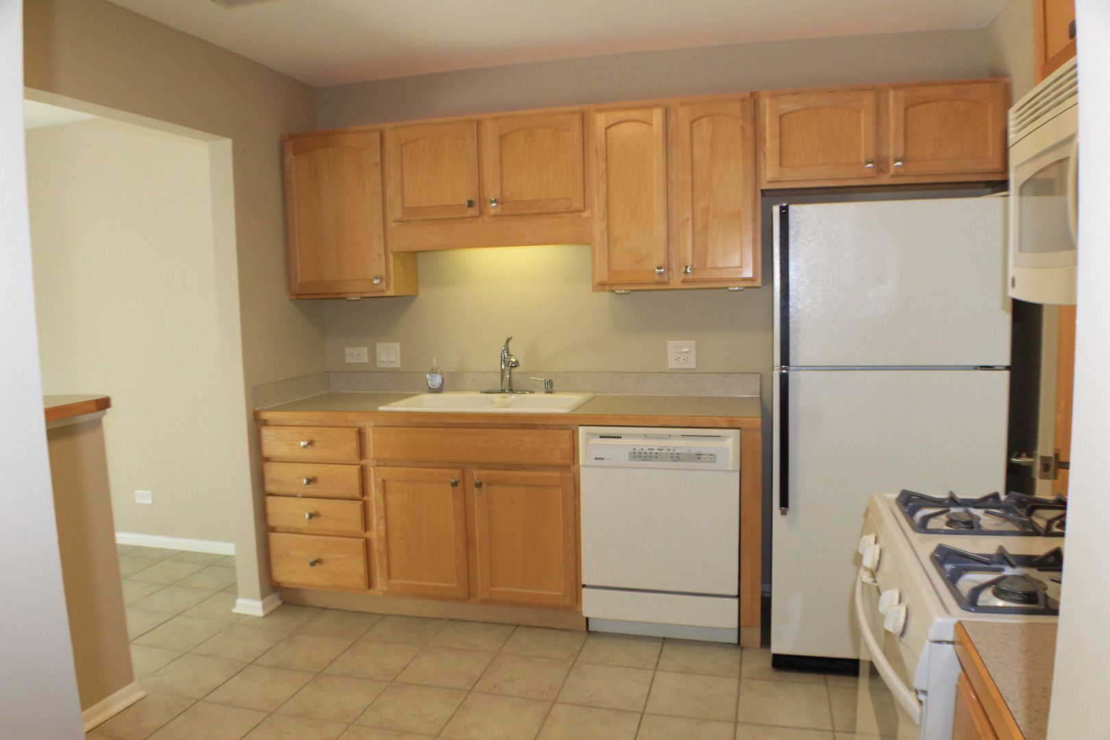 5th image of 317 Woodbury Ct #B2, Schaumburg, IL 60193 | MLS# 12707463