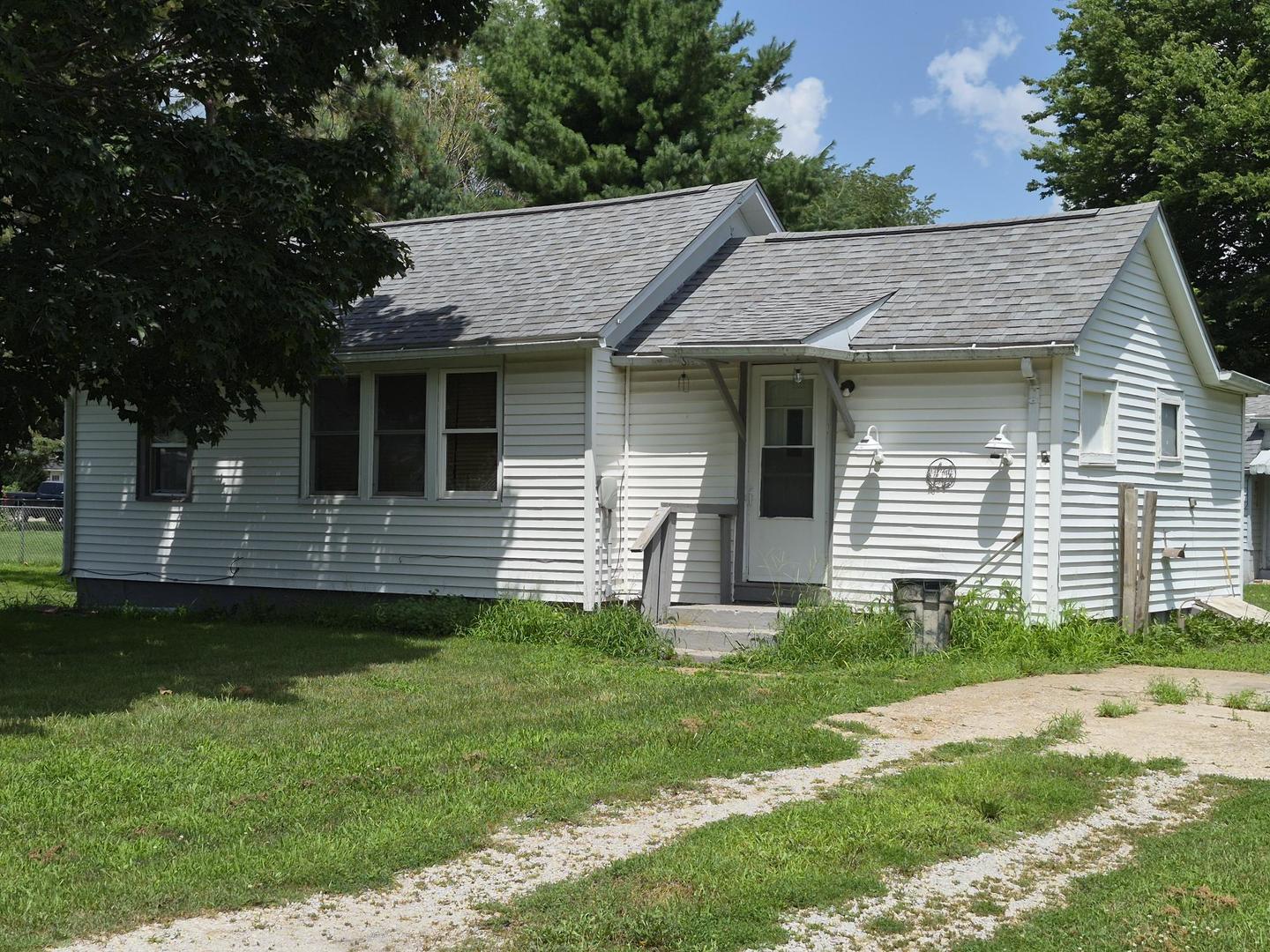Homes for sale in Viola, IL | 1405 1405 1/2 S 19 Ave, Viola, IL 61486 | MLS# 12707475