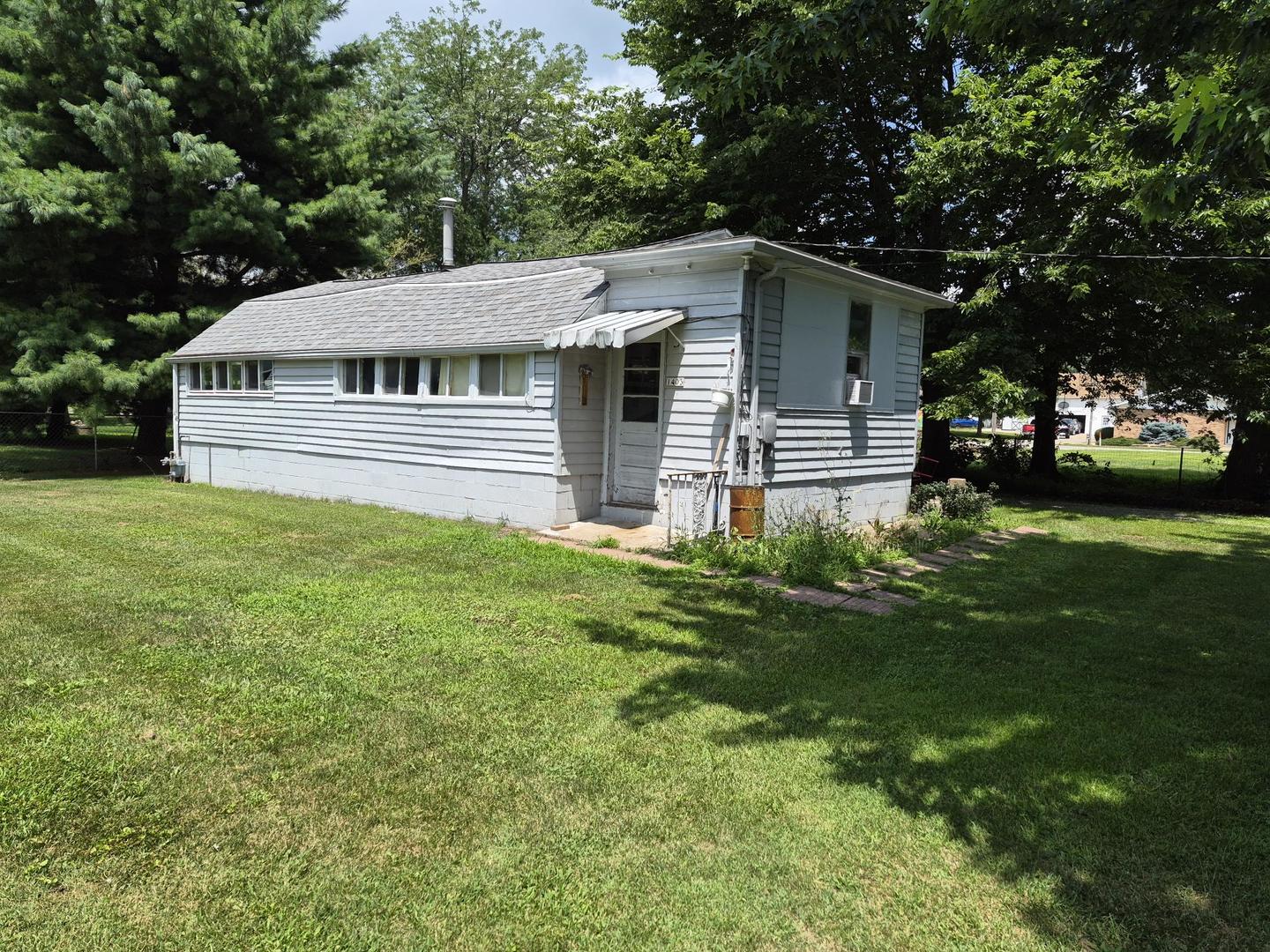 Homes for sale in Viola, IL | 1405 1405 1/2 S 19 Ave, Viola, IL 61486 | MLS# 12707475