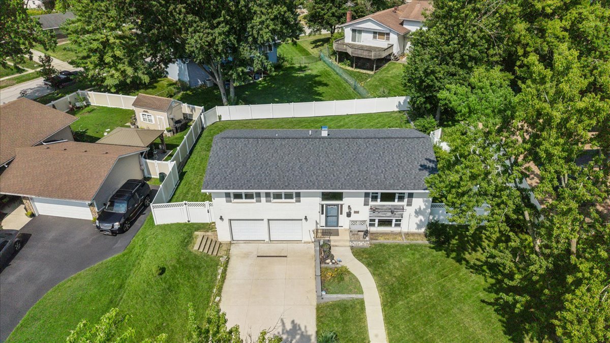 2nd image of 6916 Williams Dr, Woodridge, IL 60517 | MLS# 12707513